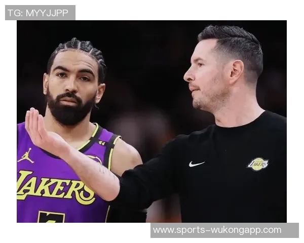 里夫斯谈比赛风格更倾向雷迪克而非克六的自然发挥与个人喜好 里夫斯谈比赛风格更倾向雷迪克而非克六的自然发挥与个人喜好