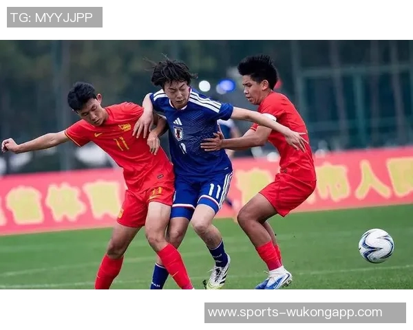 U15国足角球失误直接出底线展现脚法不足引发热议 U15国足角球失误直接出底线展现脚法不足引发热议