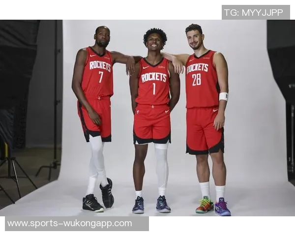 兰德尔表现平平全场10投仅4中贡献16分5篮板1助攻次节状态低迷未能得分